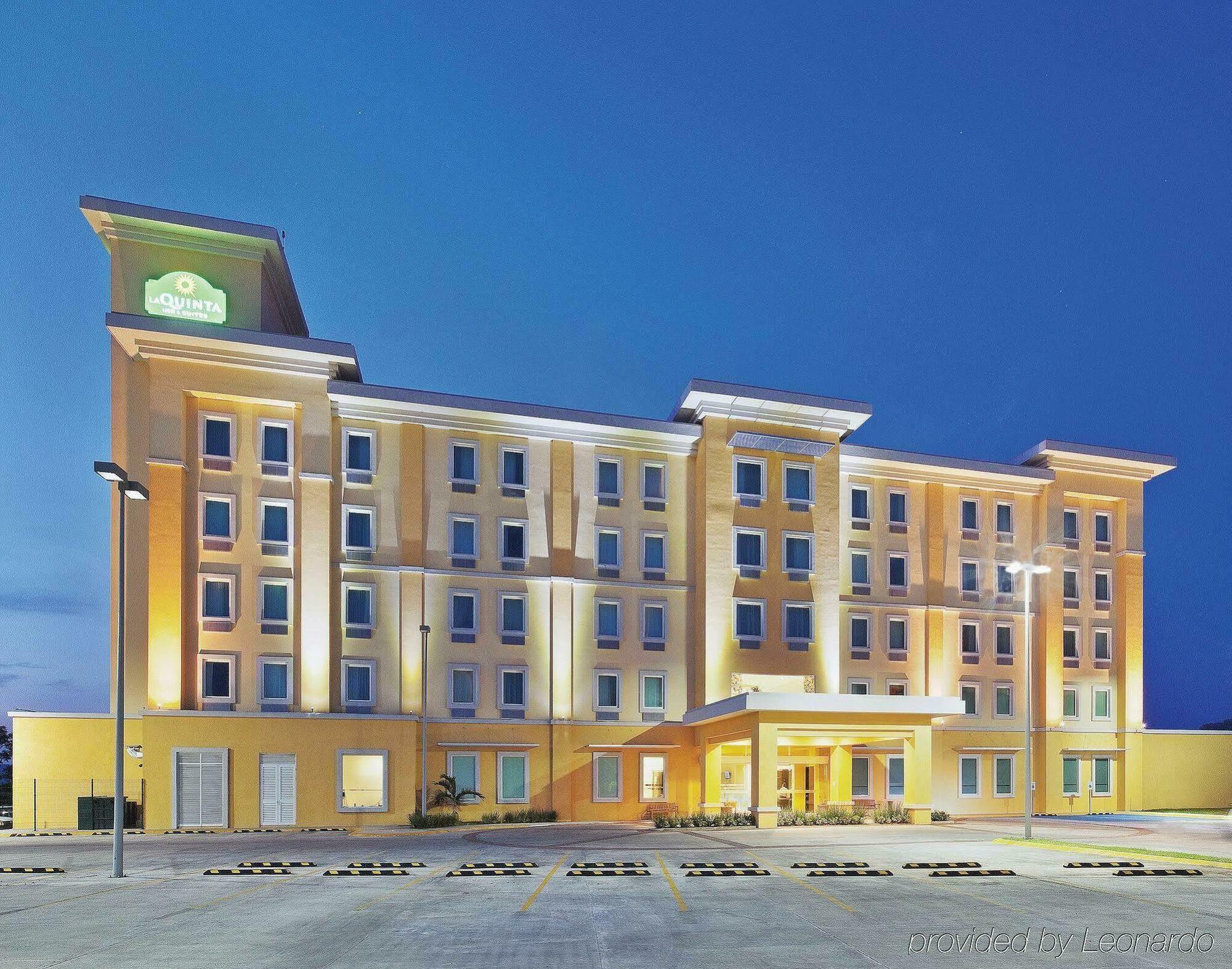 La Quinta By Wyndham Poza Rica Hotel Ngoại thất bức ảnh
