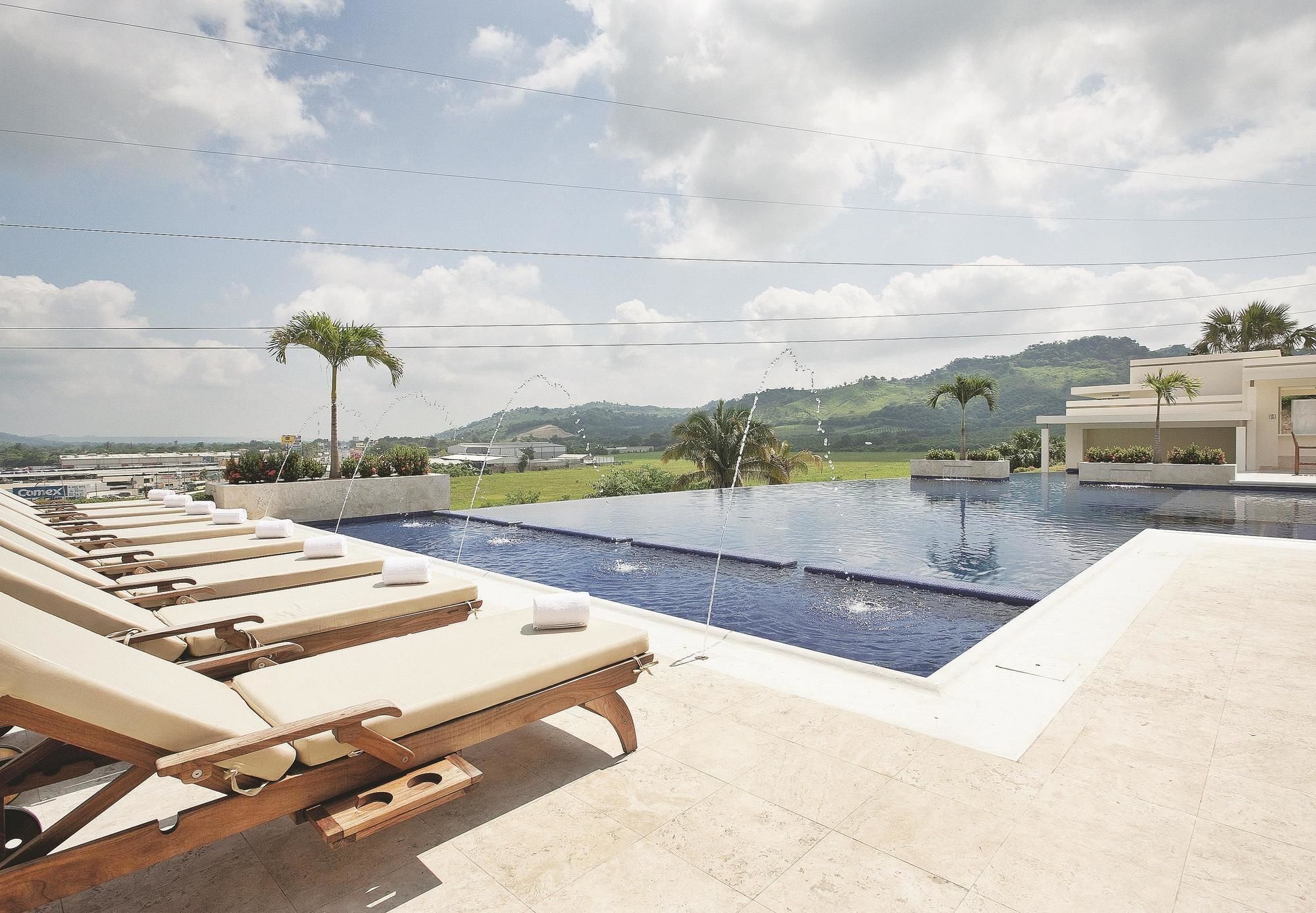 La Quinta By Wyndham Poza Rica Hotel Ngoại thất bức ảnh